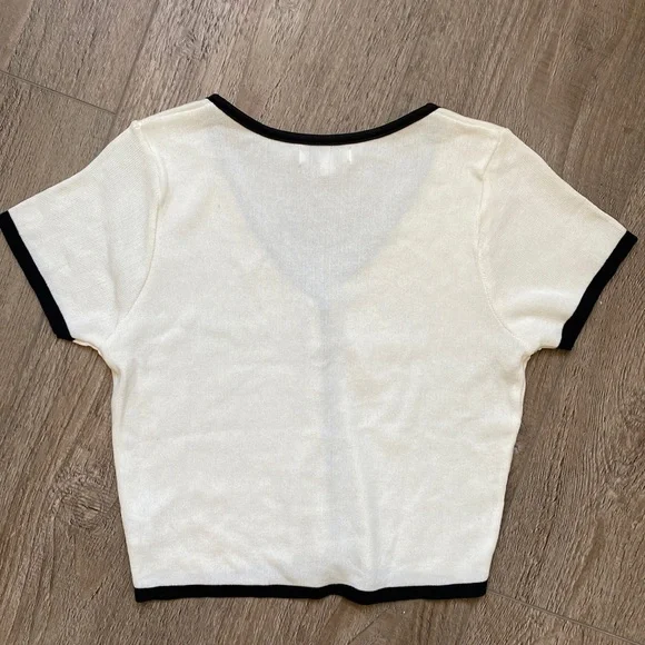 Cute cropped Cream and Black button up top romantic academia - Picture 3 of 5